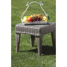 Salotto angolare da esterno con divani e poggiapiedi e tavolo