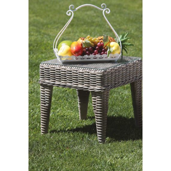 Salotto angolare da esterno con divani e poggiapiedi e tavolo