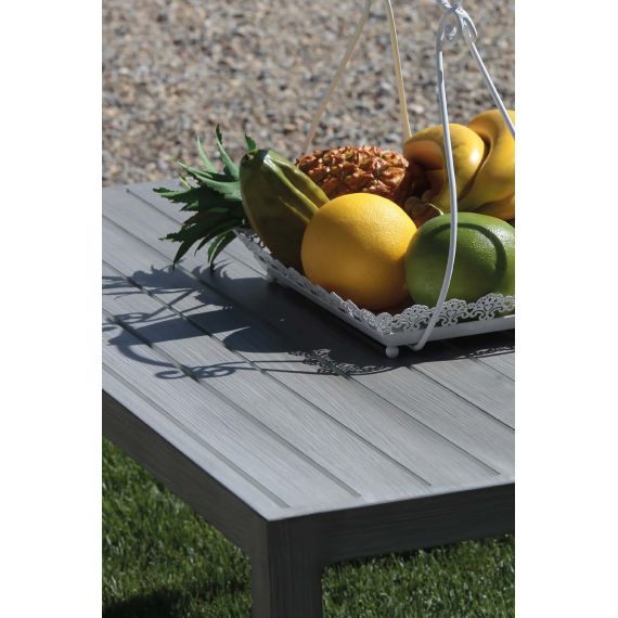 Salotto da esterno in alluminio con poltrone e divano e tavolino