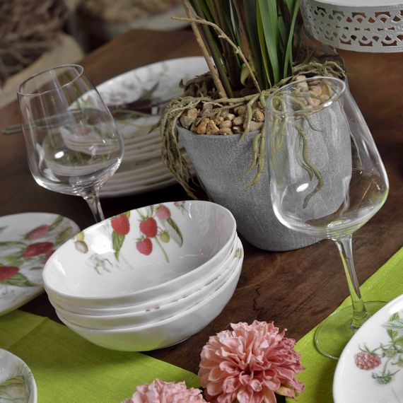 Set 18 piatti in melamina fantasia fragole