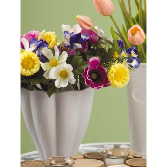 Vaso in ceramica a forma di fiore