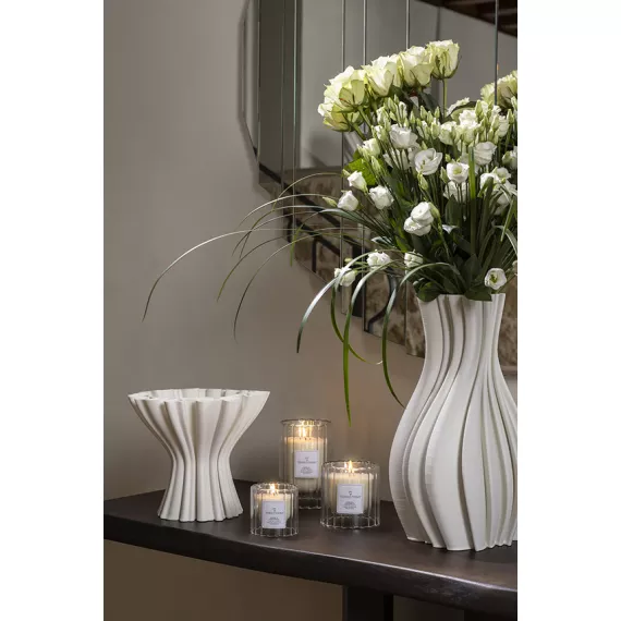 candele decorative accese in vetro